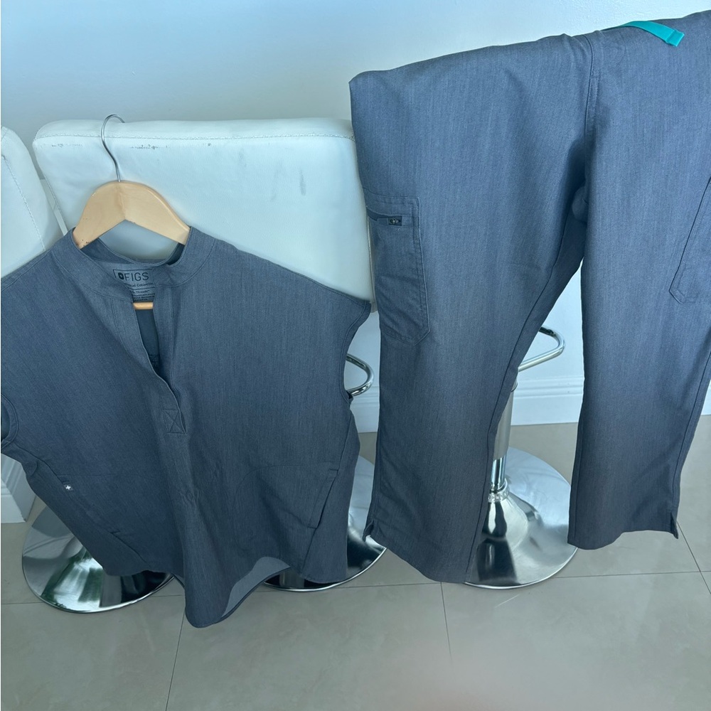 Figs Charcoal Scrub Set